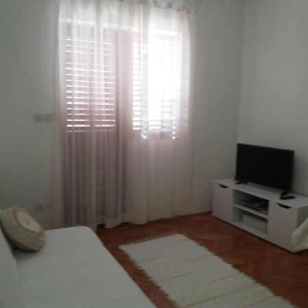 Apartment Groundfloor Jelsa  Exterior foto