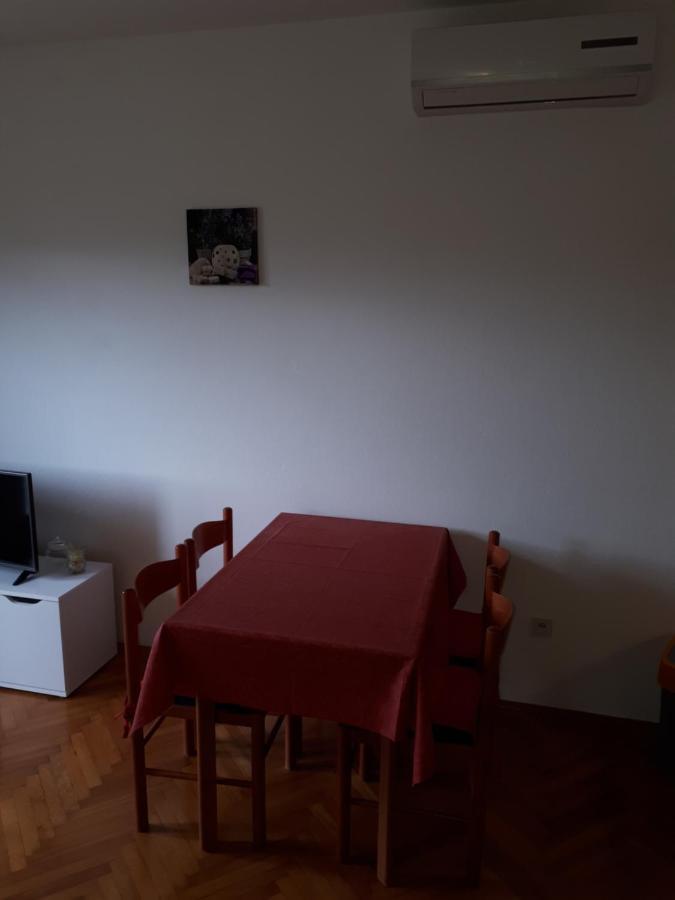 Apartment Groundfloor Jelsa  Exterior foto